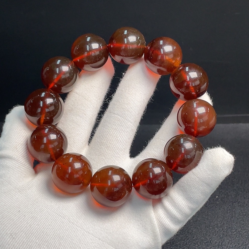 C30511661 Amber and Beeswax Bracelet, Approx. 21.4mm in Size, Total Weight Approx. 62.92g