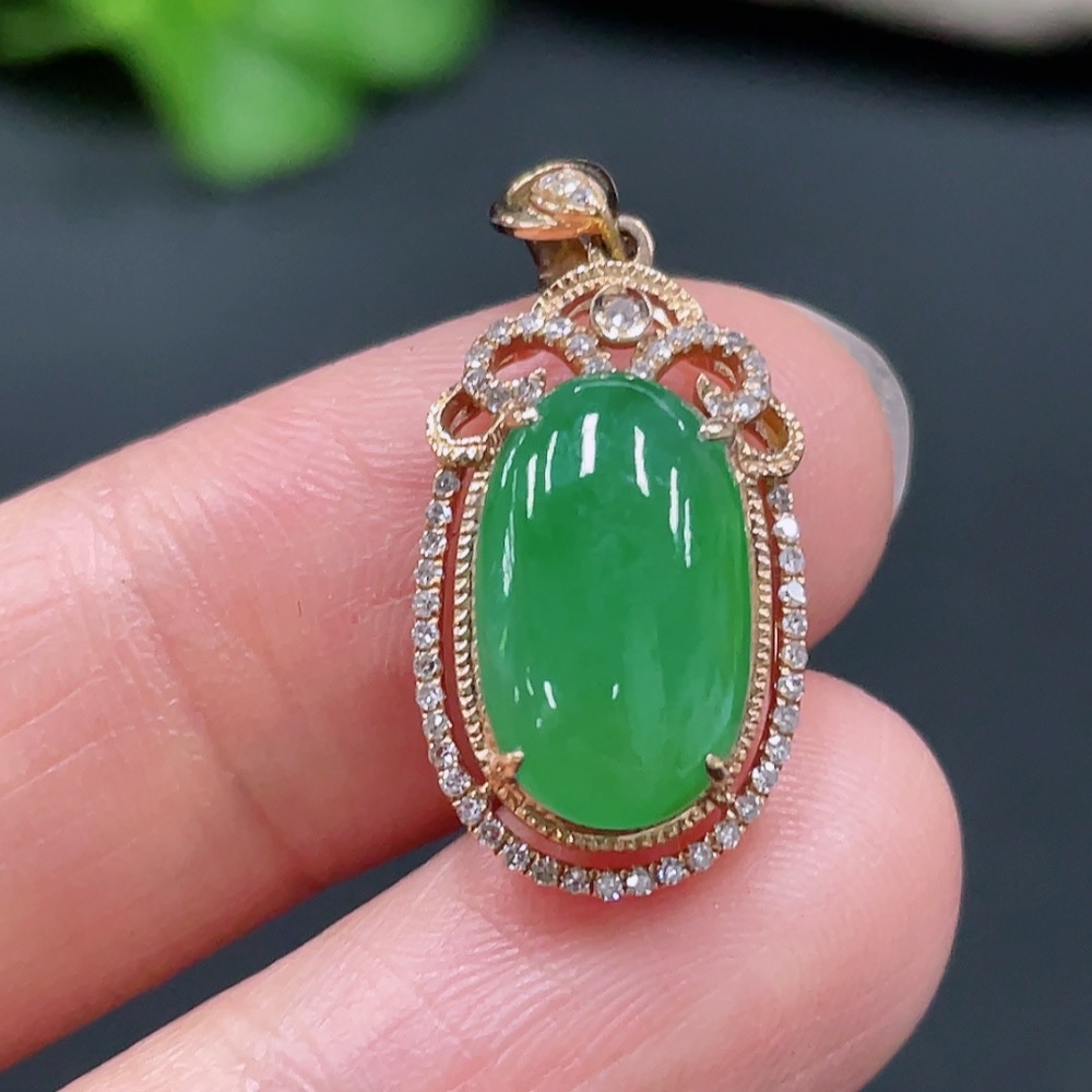 F25929324 Jadeite Cabochon Pendant with 18K Gold Mount, Total Weight Approx. 2.86g
