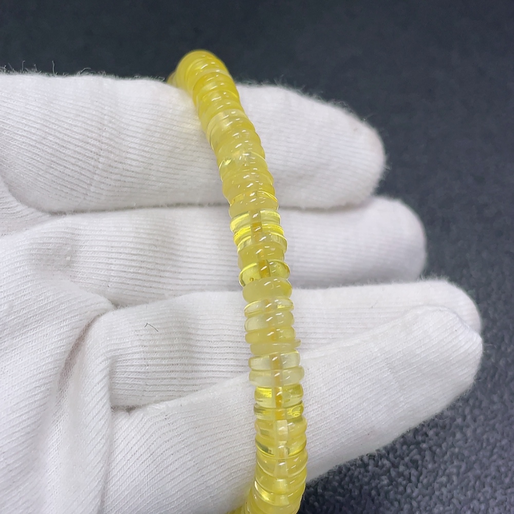 C31577970 Amber Beeswax Bracelet, total weight approx. 6.46g, bead size approx. 6.7mm