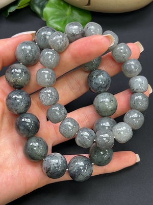 H46529266 和田玉手串 含其他矿物成分 最大卡15.7mm 最小卡12.1mm 总重约138.78g