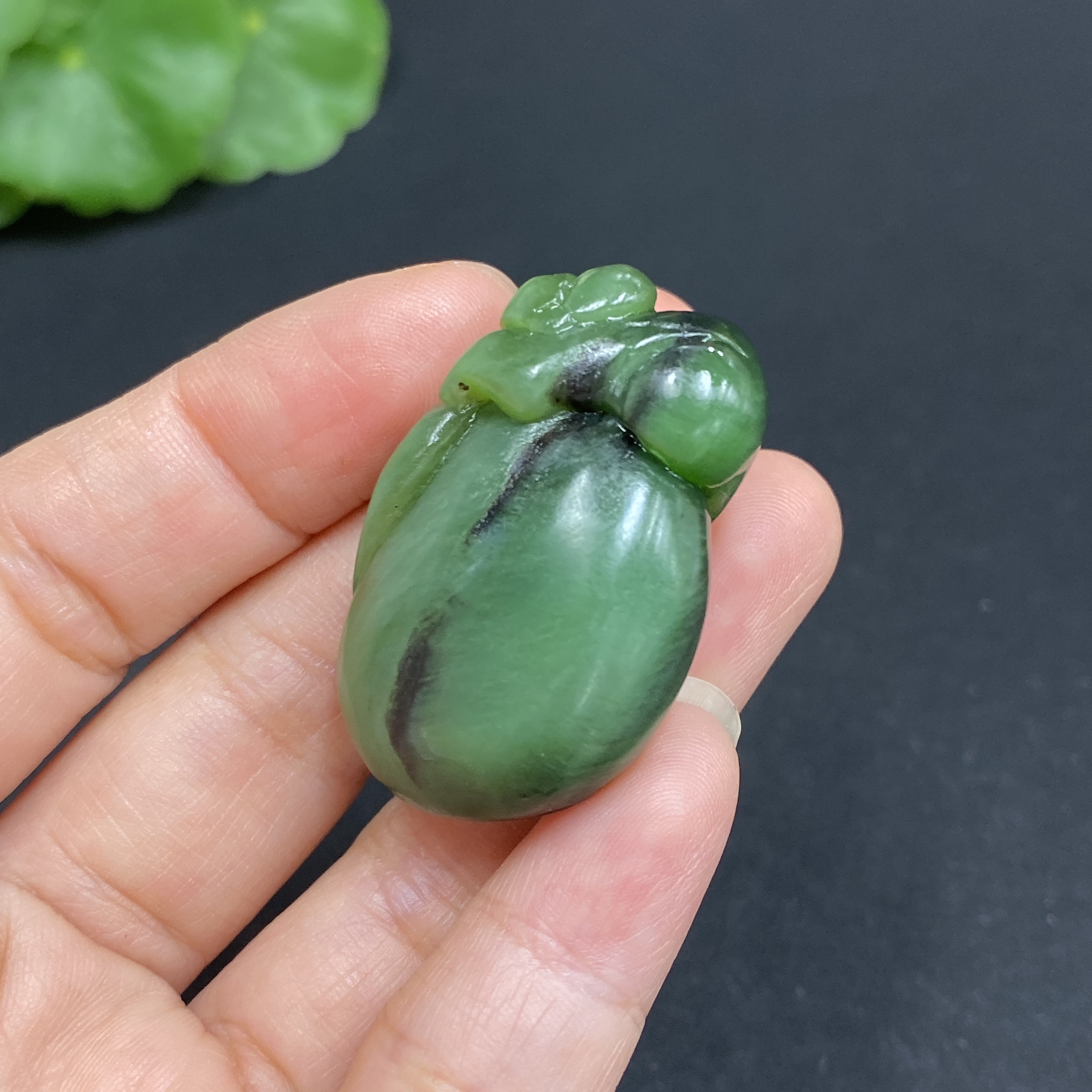 H34986390 Hetian Jade Jasper Pendant - Lucky Monkey Presenting Longevity - Total Weight: Approx. 20.2g