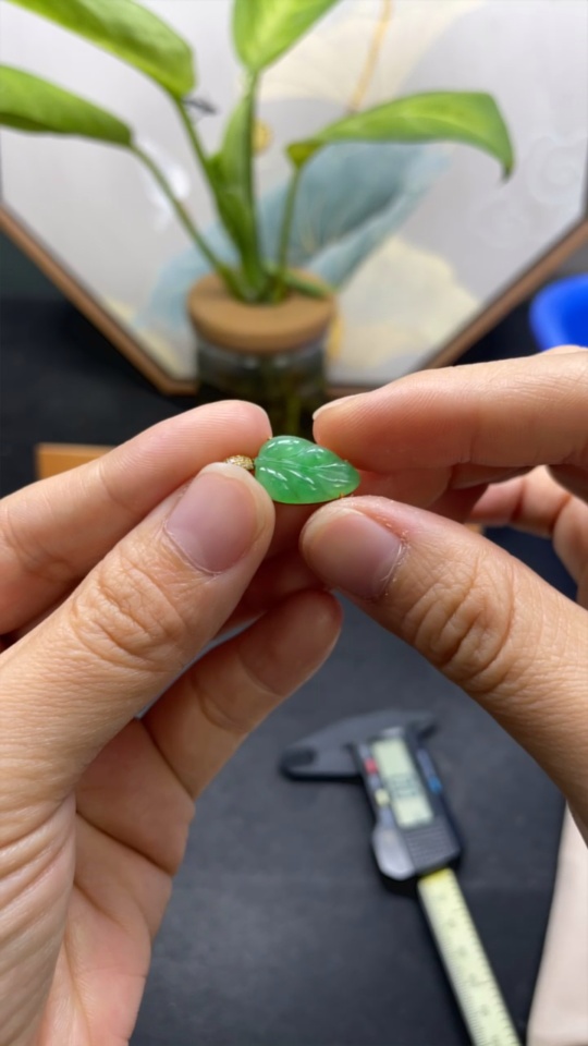 F34030649 Jadeite Leaf Pendant with 18K Gold and Diamond Accents, Total Weight Approx. 1.69g