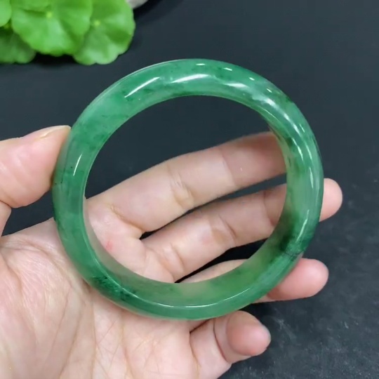 H33903693 African Emerald (Dulong Jade) Round Bracelet
