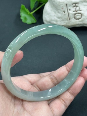 F41837183 翡翠正圈手镯 货品总重约61.65g 71圈口