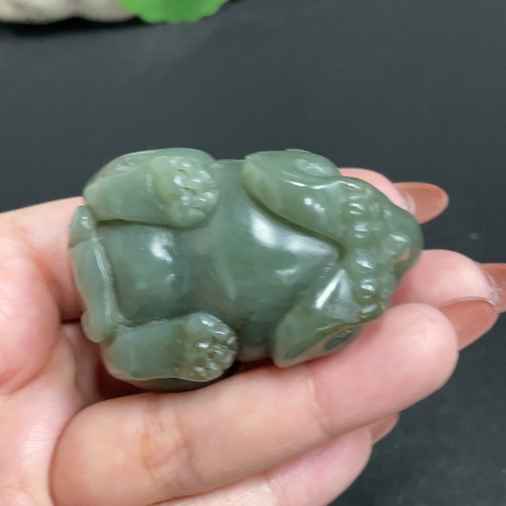 H34004017 Hetian Jade Handheld Ornament - Auspicious Beast, Total Weight Approx. 114.7g