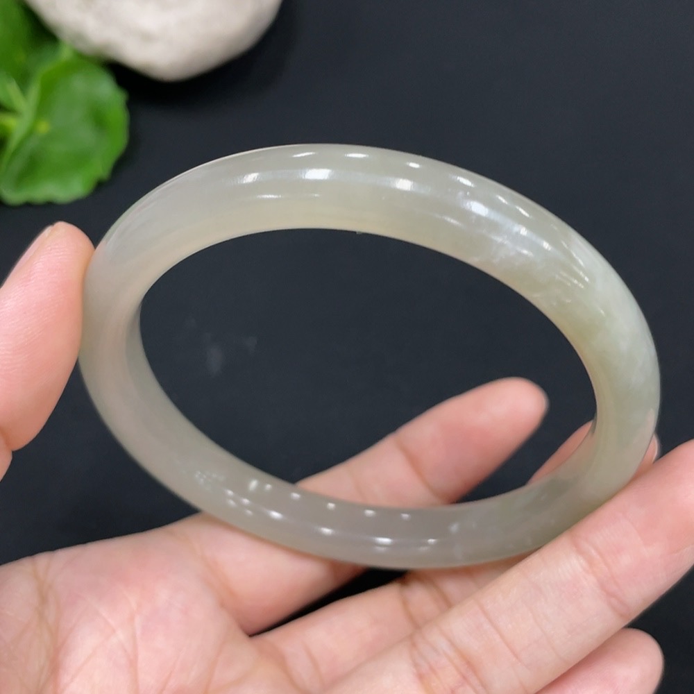 H29412400 Hetian Jade Round Bangle 58.7mm 35.2g
