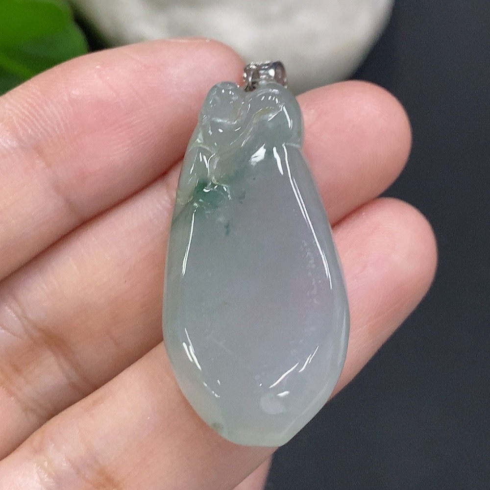 F34051707 Jadeite Longevity Monkey Pendant with 18K Gold Clasp, Total Weight Approximately 9.3 Grams