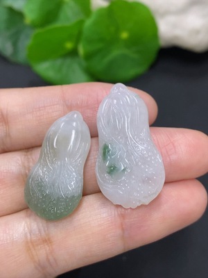 F46526165 翡翠白菜挂件一手走