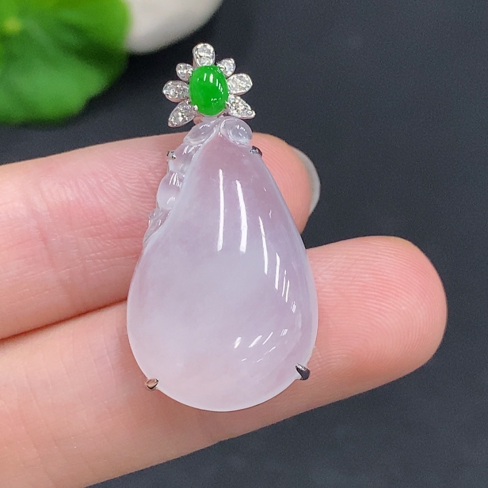 F31646104 Jadeite Fu Gua Inlaid Pendant 18k Gold Total Weight Approx. 5.3g with Diamond Accents