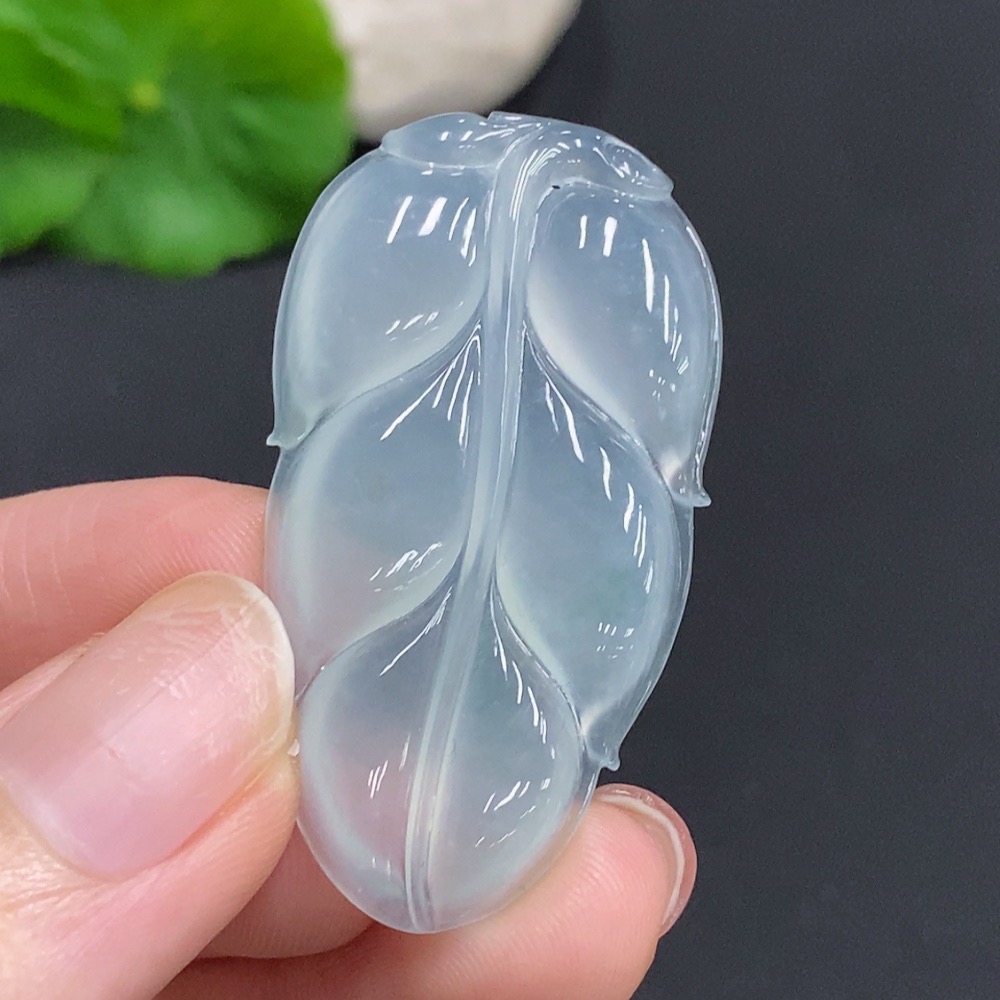 F35160619 Jadeite Leaf Pendant Total Weight Approx. 10g