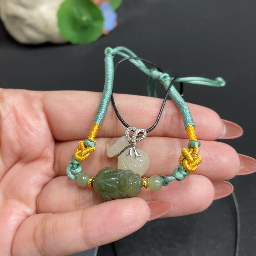 H34004111 Hetian Jade Bracelet with Inlaid Pendant