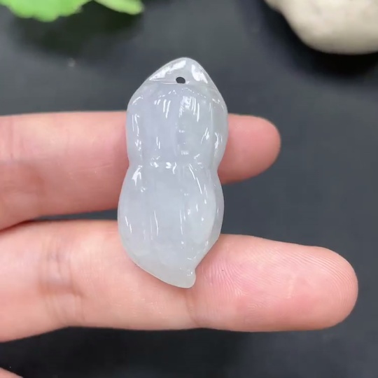 F16761204 Jadeite Peanut Pendant Total Weight 13.084g