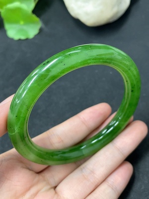 H46574553 和田玉碧玉圆条手镯    圈口59    货品总重约46.7g