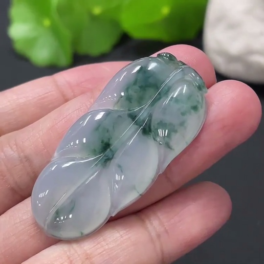 F24772857 Jadeite Leaf Pendant, Approx. 7.95g