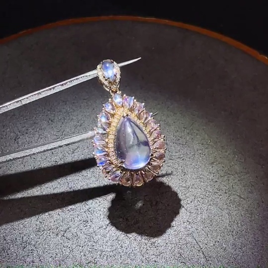 C34006711 Moonstone Pendant with Diamond Accents, Unmarked, Surface Gold Content Au75%, Total Weight Approx. 3.6g
