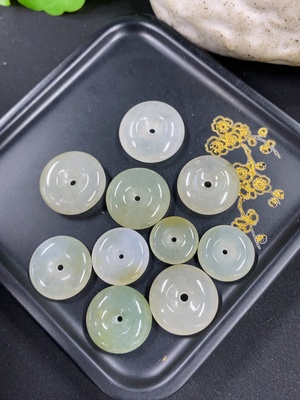 F46597238 翡翠平安扣挂件 货品总重约15.4g