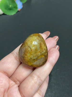 H34010445 Hetian Jade, undetermined origin of skin color, contains other mineral components, total weight approximately 42.3g