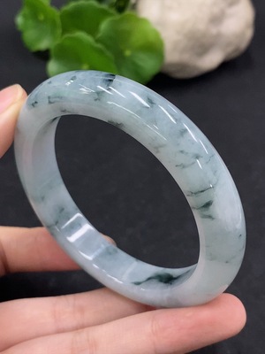 F34057316 Jadeite Size 57.8 Round Bracelet with Other Mineral Components, Total Weight Approximately 66g