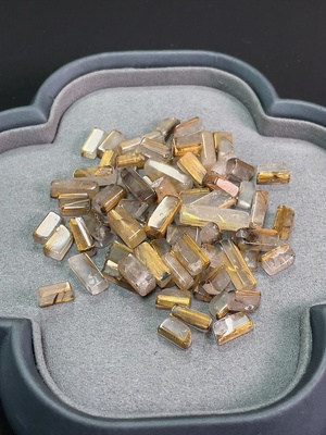 C46539531 水晶散珠 可见有机物 货品总重约46.46克 一手走20+
