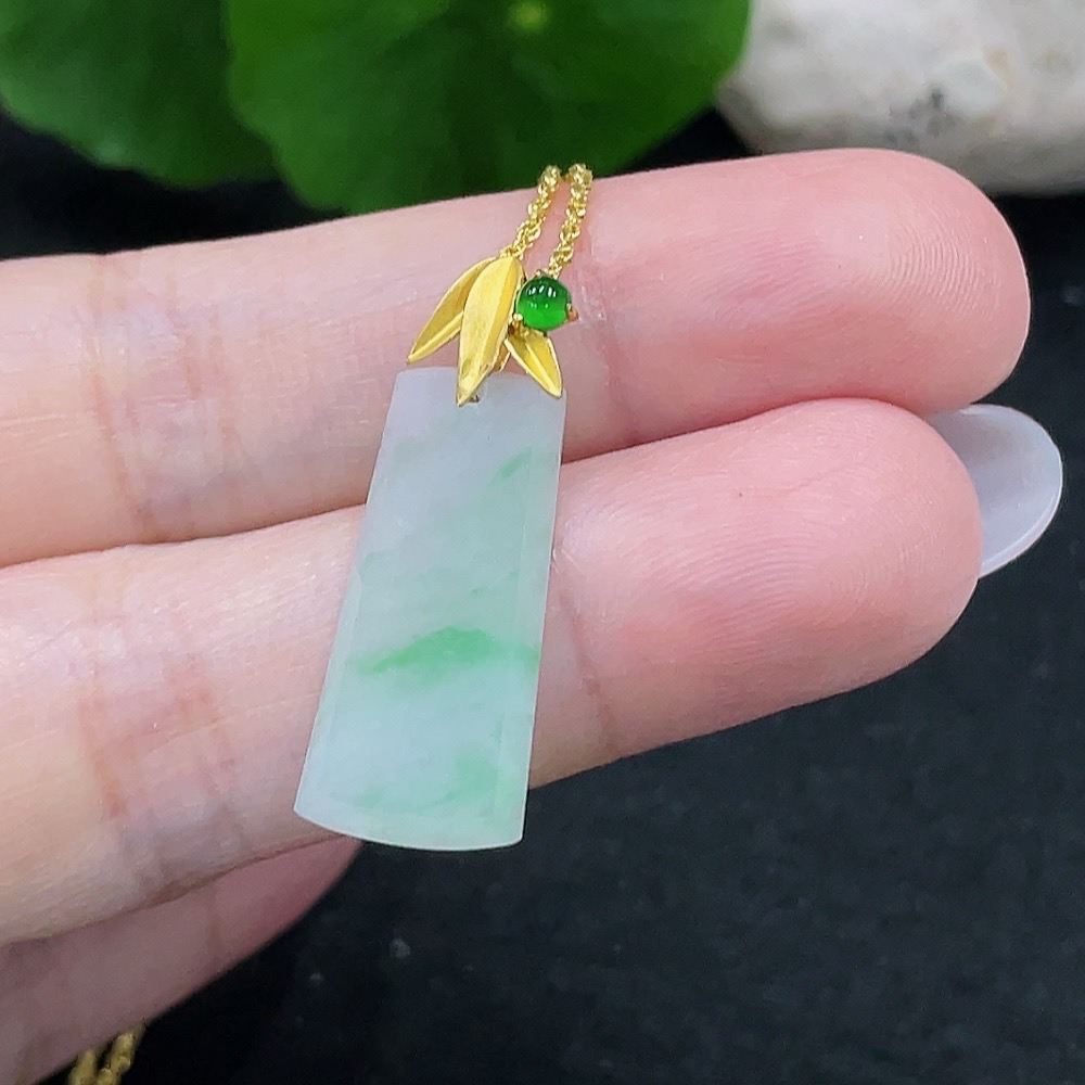 F33916862 Jadeite Plain Pendant 18DP with 18K Gold Total: Approx. 2.3g (incl. chain)