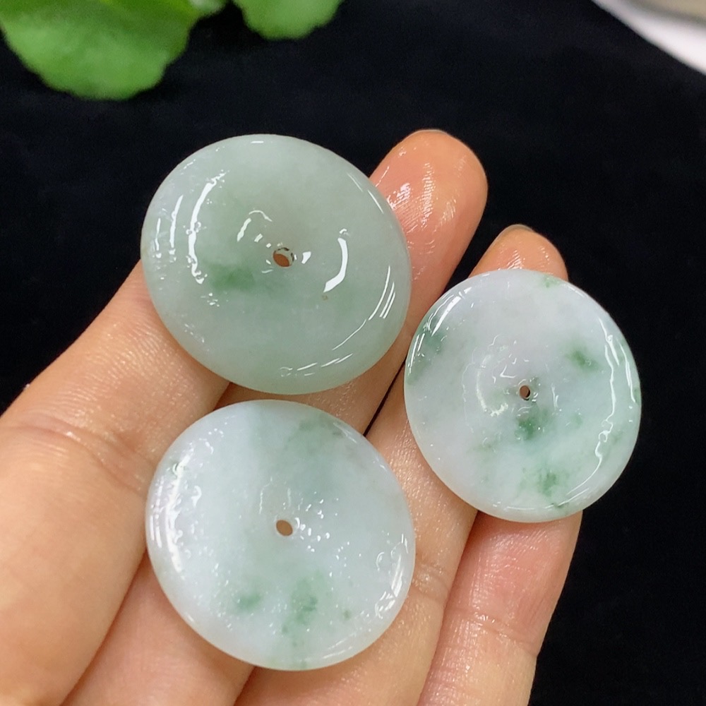 F31639371 Emerald Pendants Wholesale Set