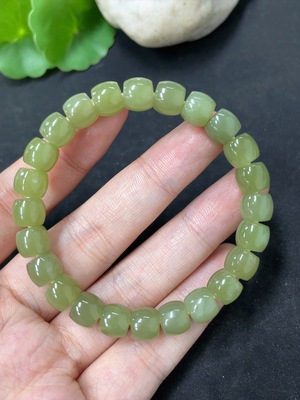 H42957399 和田玉手串 卡7.8mm左右  货品总重约20.5g