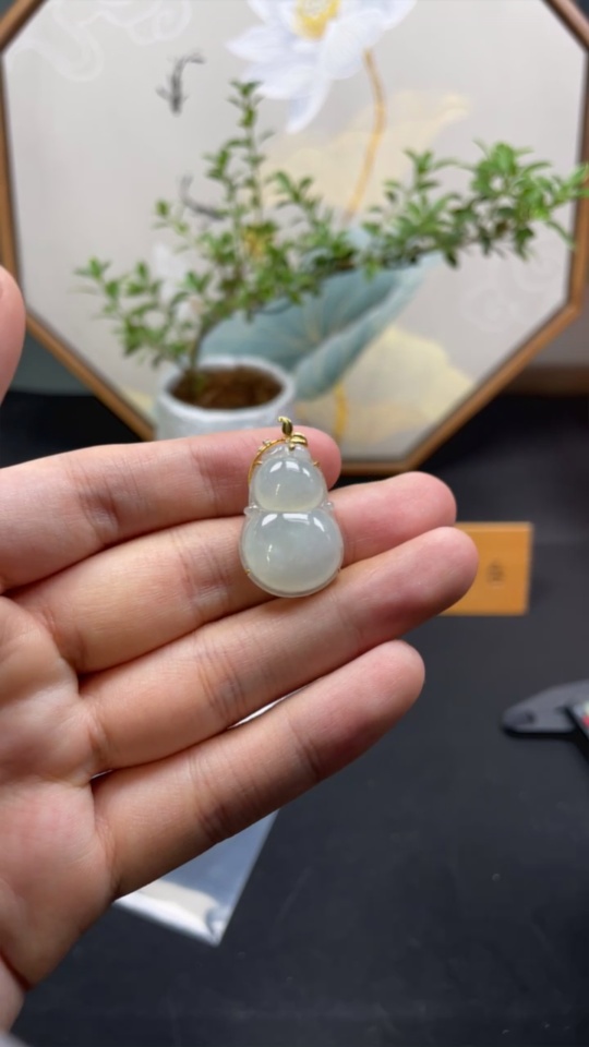 F31627061 Jadeite Gourd Pendant 18K Gold Total Weight Approx. 5.1g