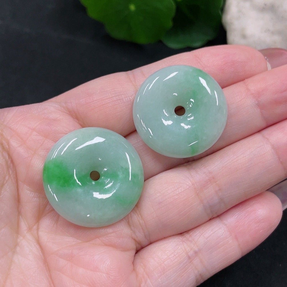 F34032530 Jadeite Peace Knob Pendant Sell as a Lot