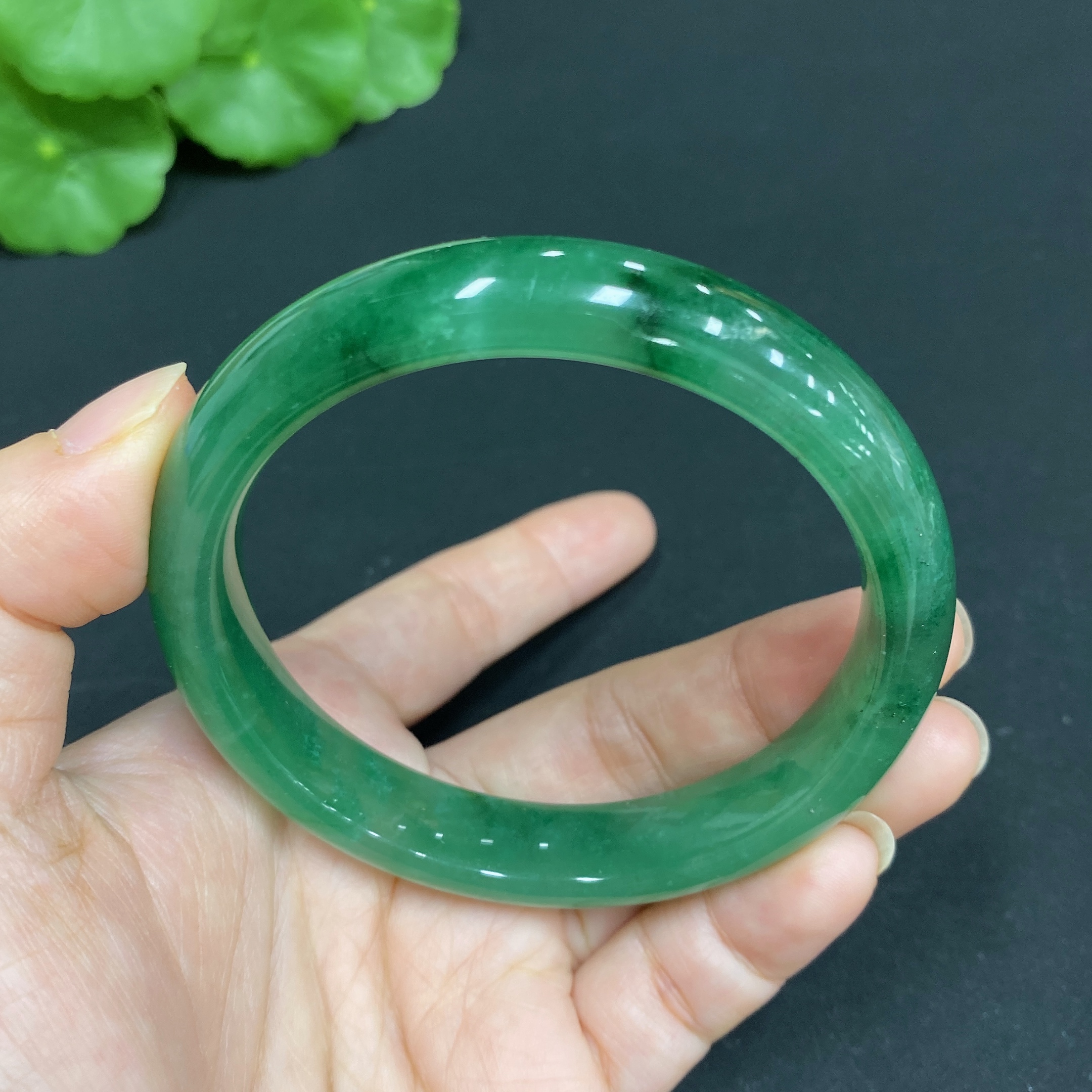 H34015252 African Emerald (Dulong Jade) Regular Circle Bracelet