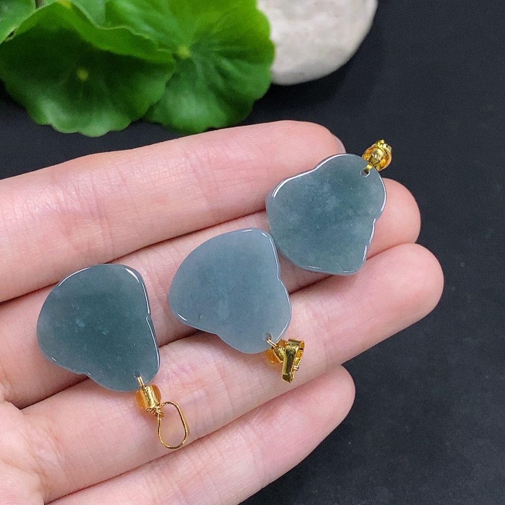 F34061693 Jadeite Buddha Pendant Sell as a Lot Non-Gold Inlaid