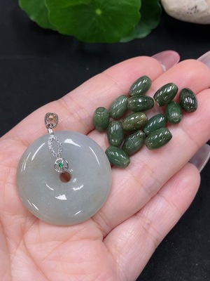 F34013534 Jadeite Pendant + Beads Sell as a Lot (Non-Gold Inlaid)