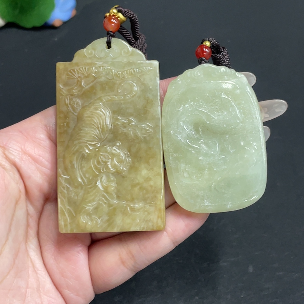 H28204172 Hetian Jade Pendant  Dragon Plaque  Fierce Tiger Descending the Mountain