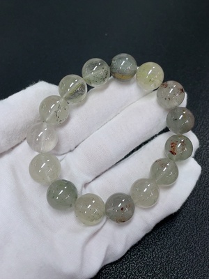 C41929826 水晶手串  可见有机物  货品总重约62.4克 卡14.8mm左右