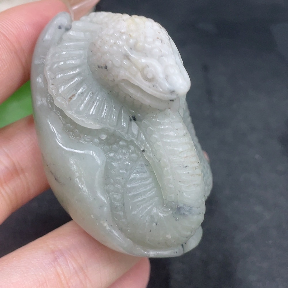 H32777278 Hetian Jade Handheld Piece - Snake - Undetermined Skin Color Origin - Contains Other Mineral Components - Total Weight Approx. 89.7g