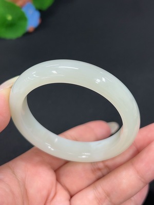 H41947093 和田玉正圈手镯 圈口51.8 货品总重约44.5g