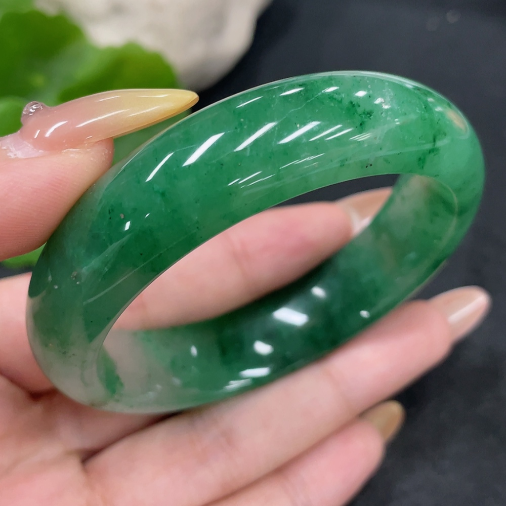 H32724728 African Emerald (Dulong Jade) Round Bracelet