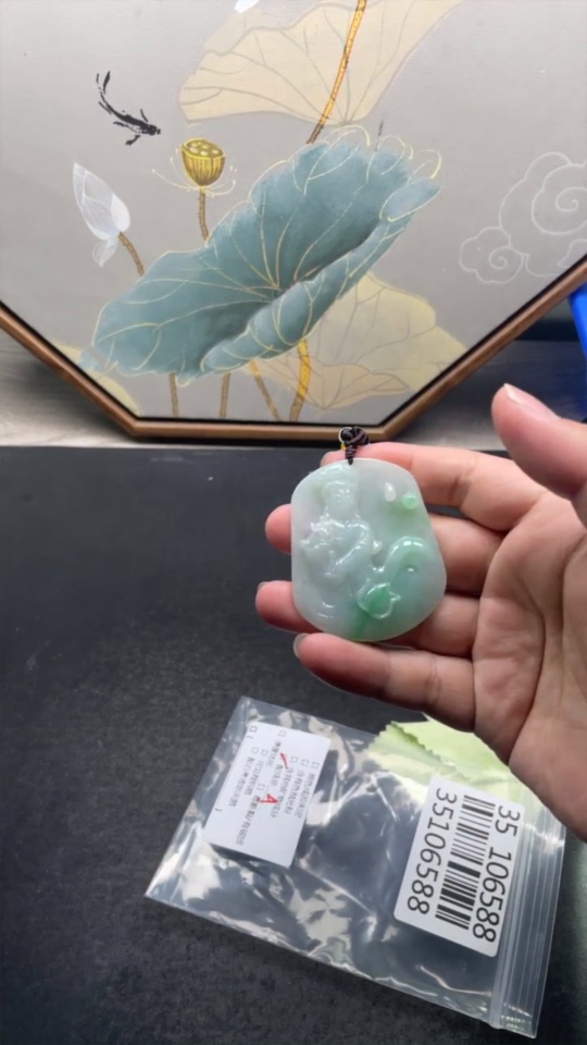 F35106588 Jadeite Guanyin pendant Total weight about 39.2g (including rope weight) Matching beads not jadeite