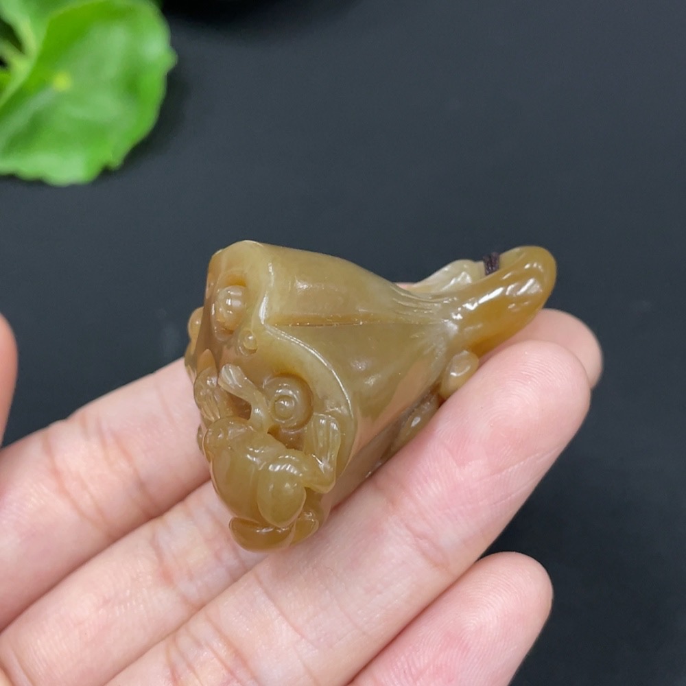H29389370 Hetian Jade Pendant Lotus Seedpod