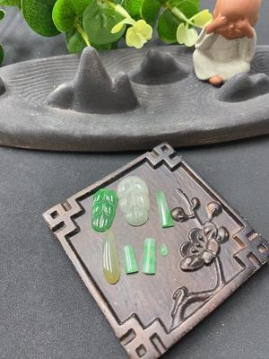 F1218953 Jadeite inlaid pieces (lot sale with纹裂)