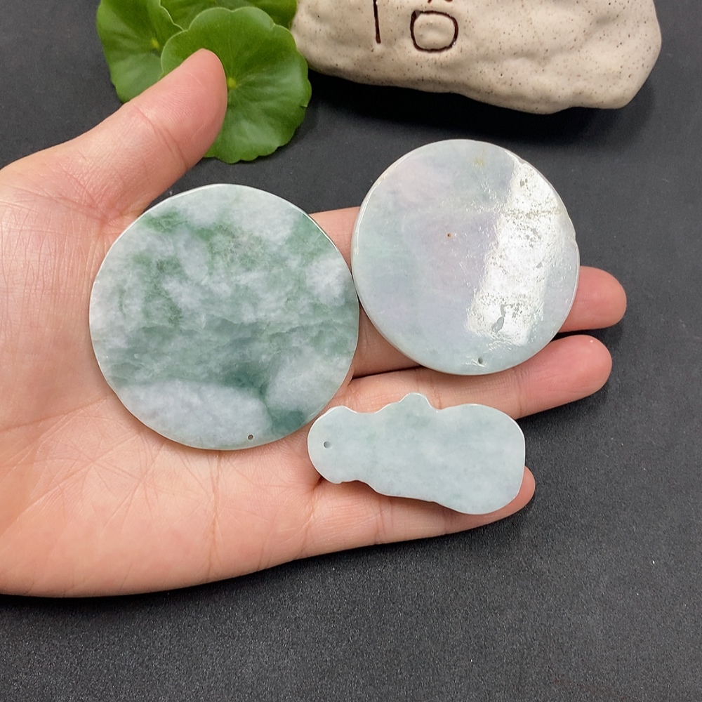 F13489377 Jadeite Pendant Sell as a Lot