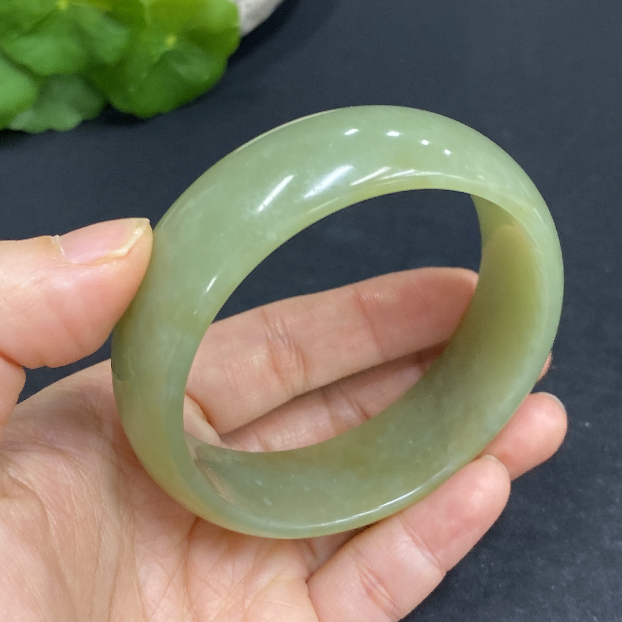 H30467171 Hetian Jade Round Bracelet Size 58 Total Weight Approx. 60.6g