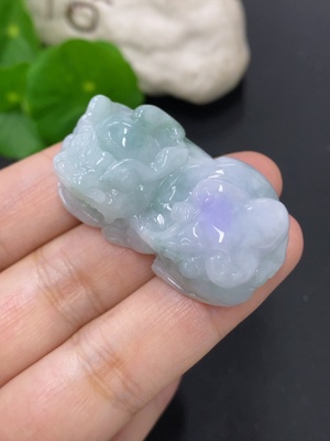 F46552476 翡翠貔貅挂件 货品总重约28.41克