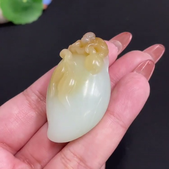 H34074153 Hetian Jade Pendant - Auspicious Monkey Offering, Total Weight Approx. 33.9g