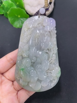 F46567570 翡翠挂件喜上眉梢 货品总约重 含绳112.22g 配收藏证书