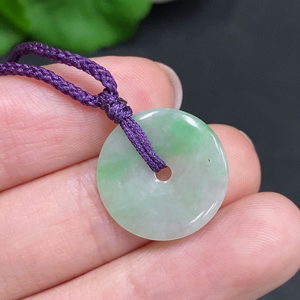 F34967480 Jadeite Peace Knot with a total weight of approximately 1.8 grams (including rope weight)