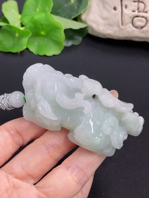 F42996438 翡翠貔貅手把件 含绳货品总重约112g