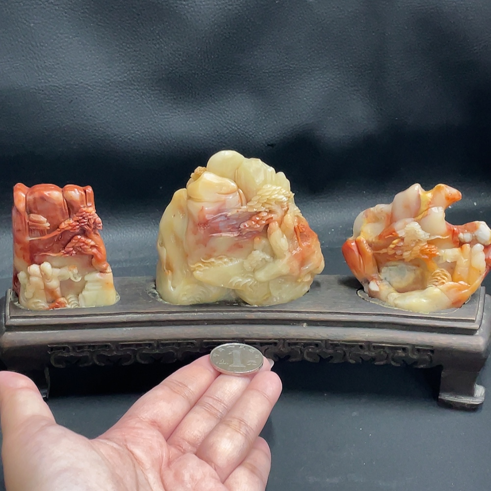 H28274369 Shoushan Stone Ornament - Gathering Under the Pine Tree