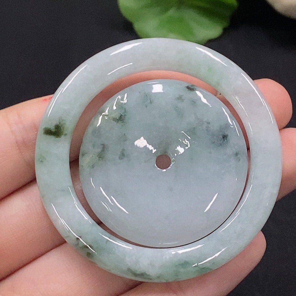 F34028662 Jadeite mother-child button set containing other mineral components
