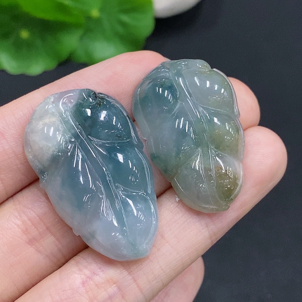 F31646340 Jadeite Leaf Pendant