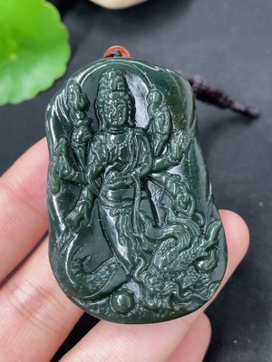 H41944653 和田玉挂件  观音   货品总重约（含绳）34.2g